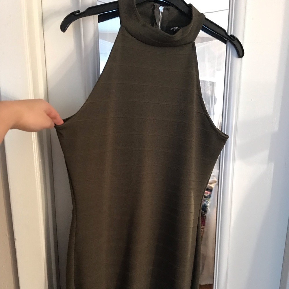 Pretty hunter green dress! Cute! ❤️